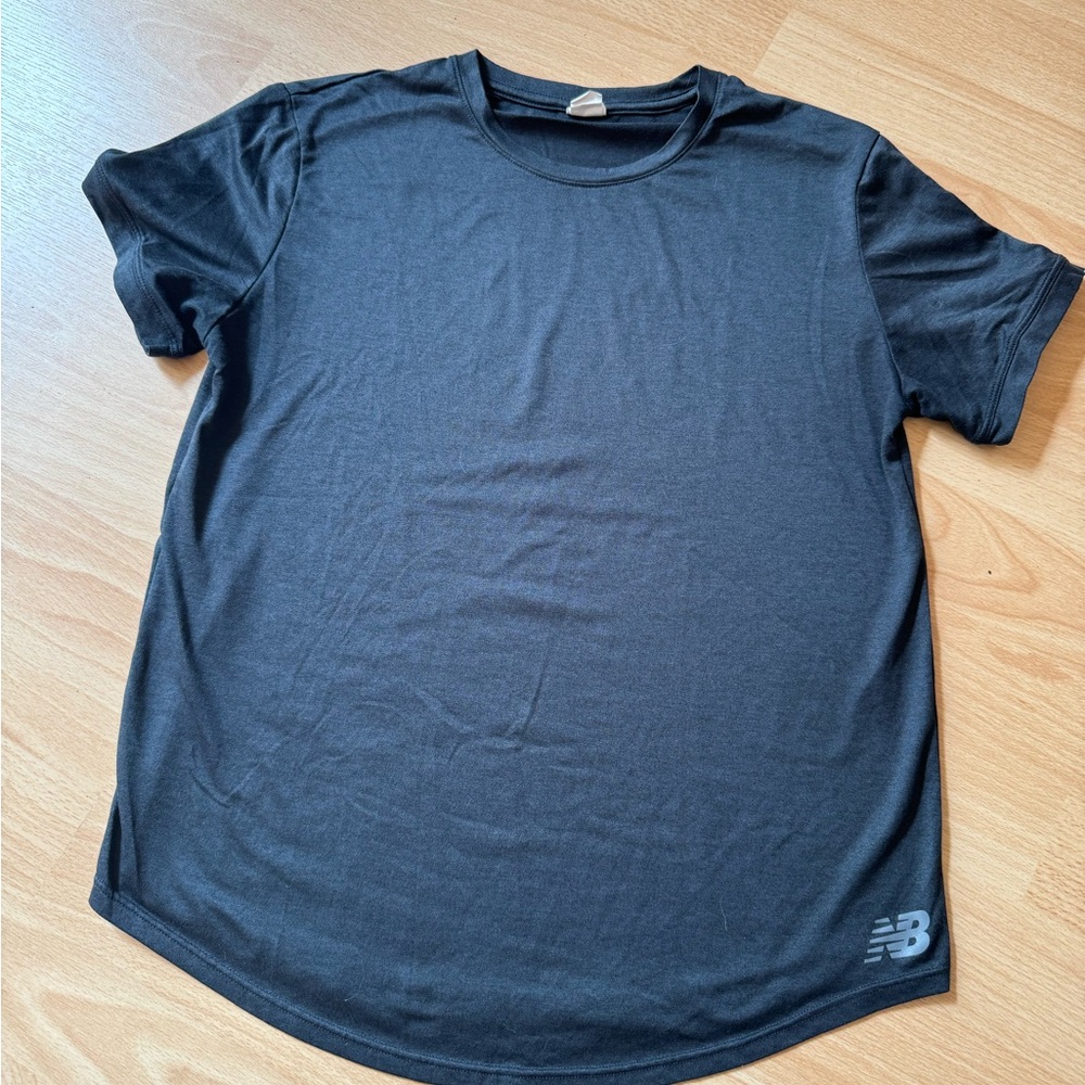 NEW BALANCE heathered black t-shirt